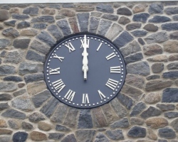 hitchcock-clock-install002